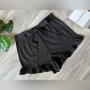 Prettylittlething paperbag ruffle shorts